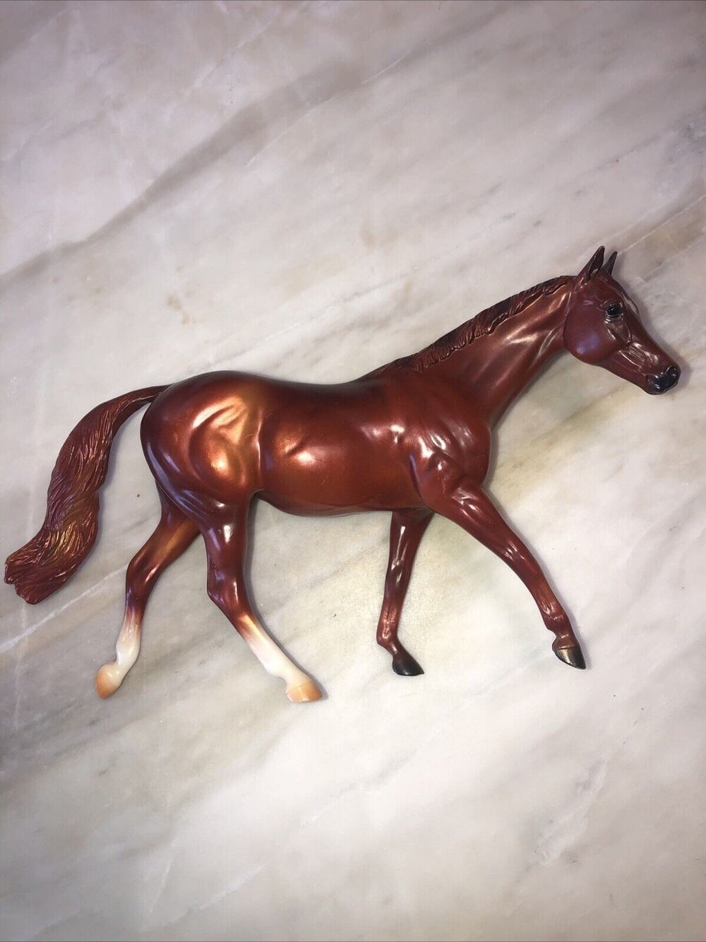 BREYER #957 CLASSIC FREEDOM SERIES CHESTNUT WALKING THOROUGHBRED